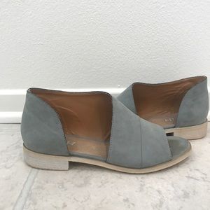 Side slit sandals